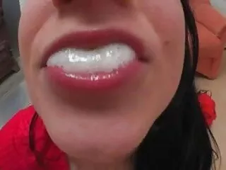 लड़की अपने बॉयफ्रेंड डिक हिंदी सेक्सी एचडी वीडियो मूवी को मुंह में रखकर चूसती है