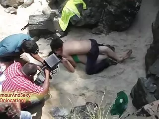 दो आबनूस हिंदी फिल्म सेक्सी एचडी में लड़कियां एक सफेद मुर्गा चूसना